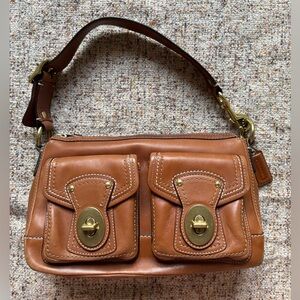 🤎Coach smooth brown leather shoulder bag🤎